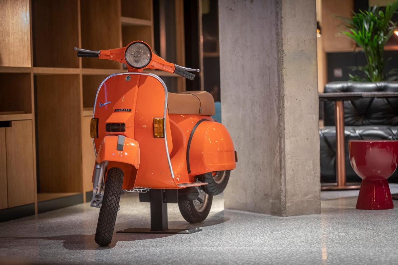 Marlin Hotel Stephens Green Dublin Exterior photo "The Italian scooter"